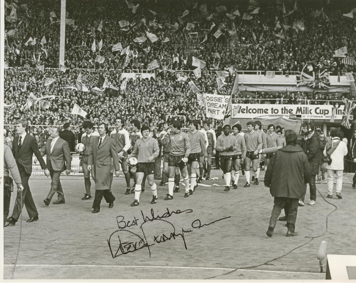 STEVE PERRYMAN (TOTTENHAM HOTSPUR) SIGNED PHOTOGRAPH - FOOTBALLERS ...