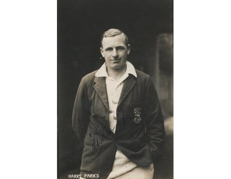 HARRY PARKS (SUSSEX) SIGNED CRICKET POSTCARD