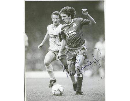 PETER BEARDSLEY (LIVERPOOL) SIGNED PHOTOGRAPH