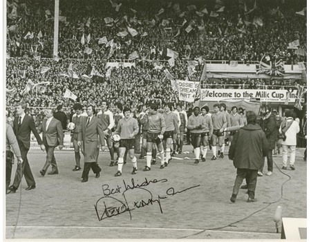 STEVE PERRYMAN (TOTTENHAM HOTSPUR) SIGNED PHOTOGRAPH