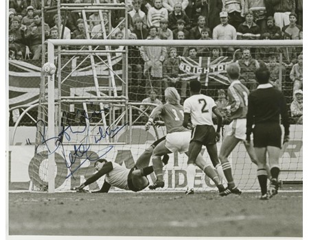 PETER SHILTON (ENGLAND) SIGNED PHOTOGRAPH