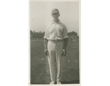 MAURICE LEYLAND (YORKSHIRE & ENGLAND) CRICKET POSTCARD