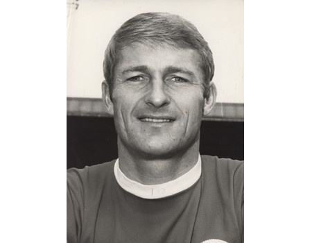 ROGER HUNT (LIVERPOOL) 1968 FOOTBALL PHOTOGRAPH