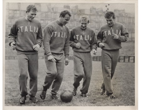 SCOTTISH LEAGUE V ITALIAN LEAGUE 1961 FOOTBALL PHOTOGRAPH - LAW, CHARLES ETC. 